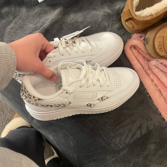 reebox shoes never worn 7.5 - Picture 2 of 3